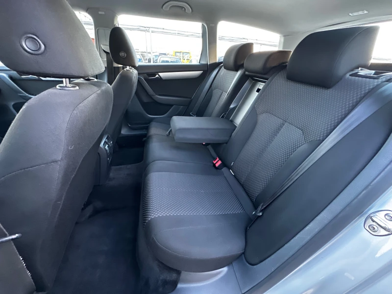 VW Passat 2.0TDI 140к.с DSG Нави, снимка 15 - Автомобили и джипове - 52015335