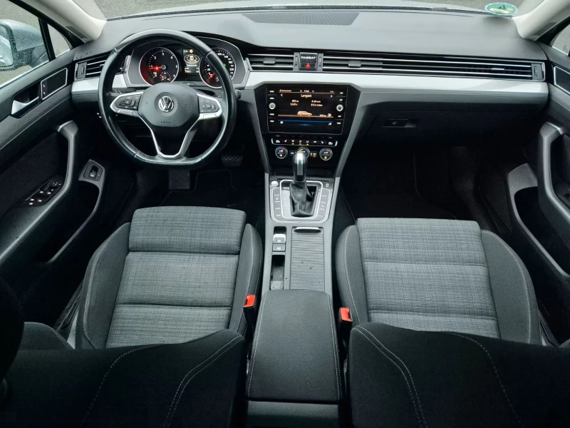 VW Passat Variant Assist KAM Business ACC Navi LED #iCarbg, снимка 9 - Автомобили и джипове - 52229353