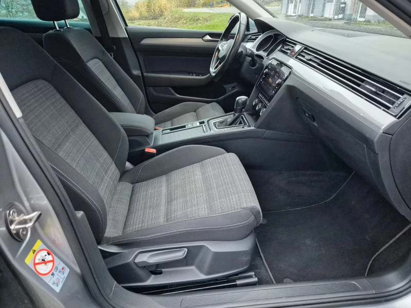 VW Passat Variant Assist KAM Business ACC Navi LED #iCarbg, снимка 12 - Автомобили и джипове - 52229353