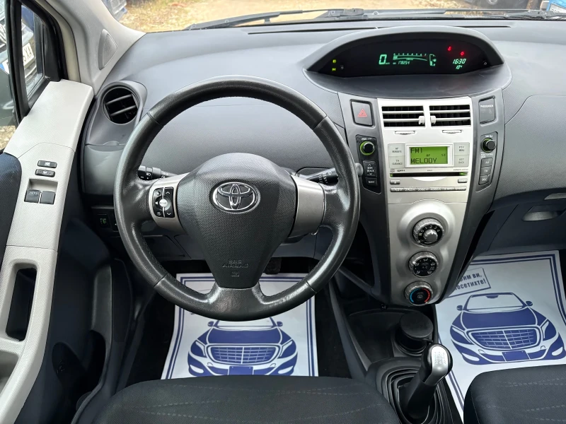 Toyota Yaris 1.3 VVTI, снимка 10 - Автомобили и джипове - 52311264