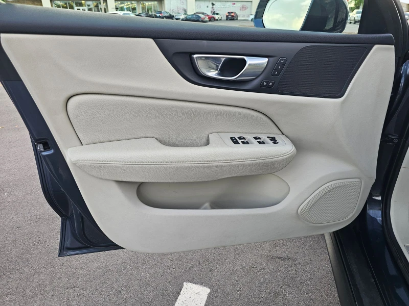 Volvo V60 Cross Country T5, снимка 11 - Автомобили и джипове - 52839655