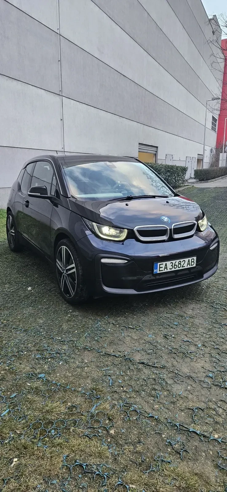 BMW i3 120ah 42.2kwh Дистроник Кей лейс, снимка 2 - Автомобили и джипове - 49499975