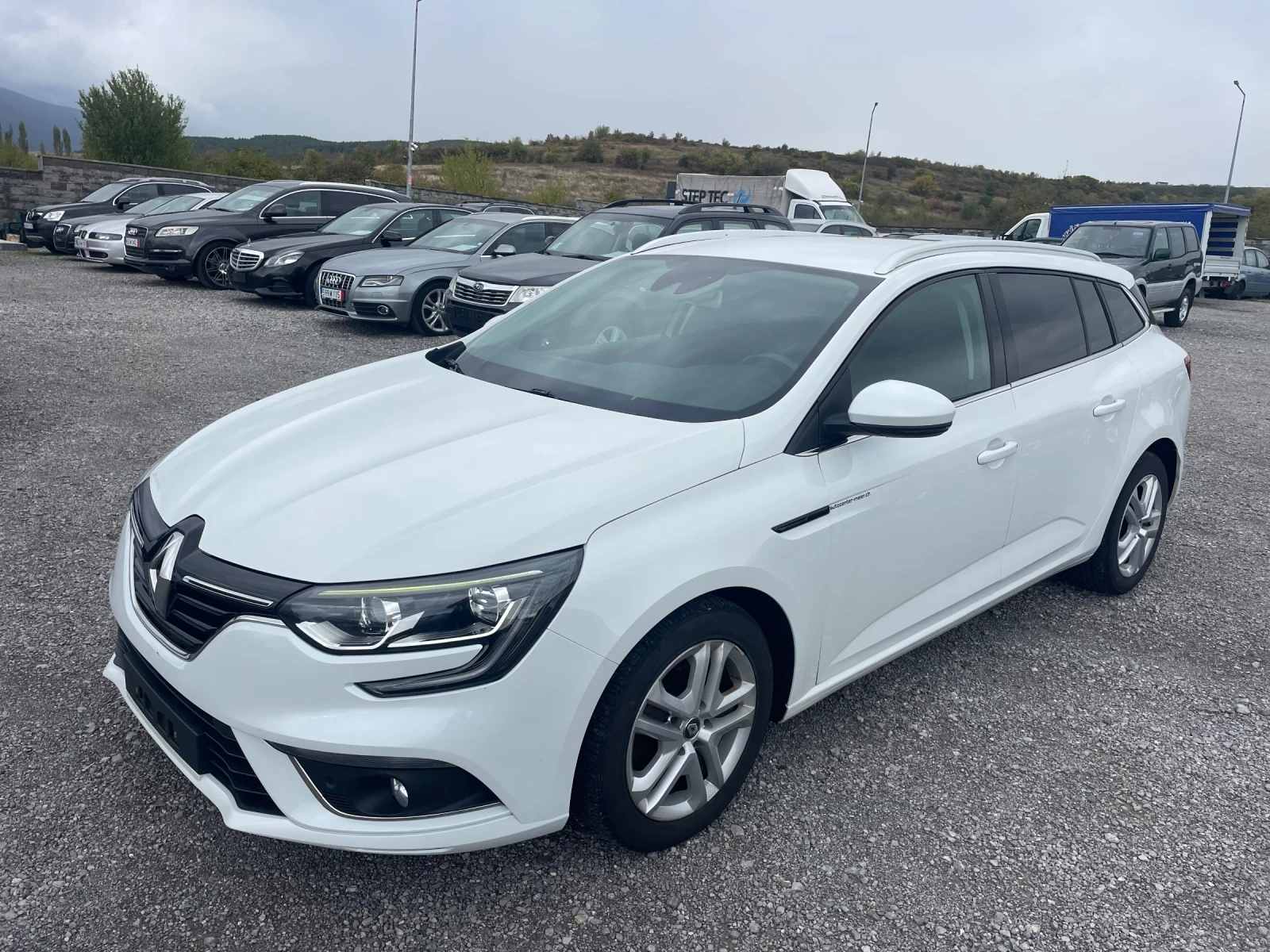 Renault Megane 1.5DCI EURO6 NAVI LED ПОДГРЕВ - изображение 2