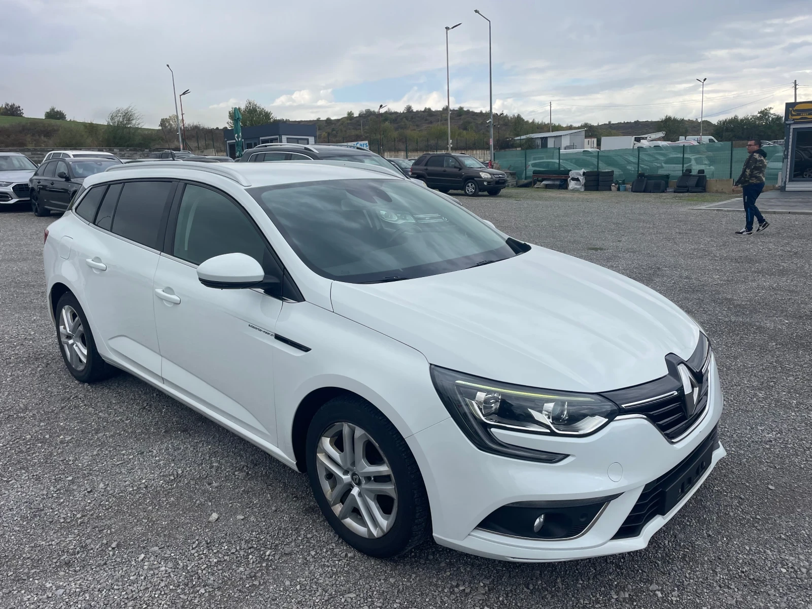 Renault Megane 1.5DCI EURO6 NAVI LED ПОДГРЕВ - изображение 3