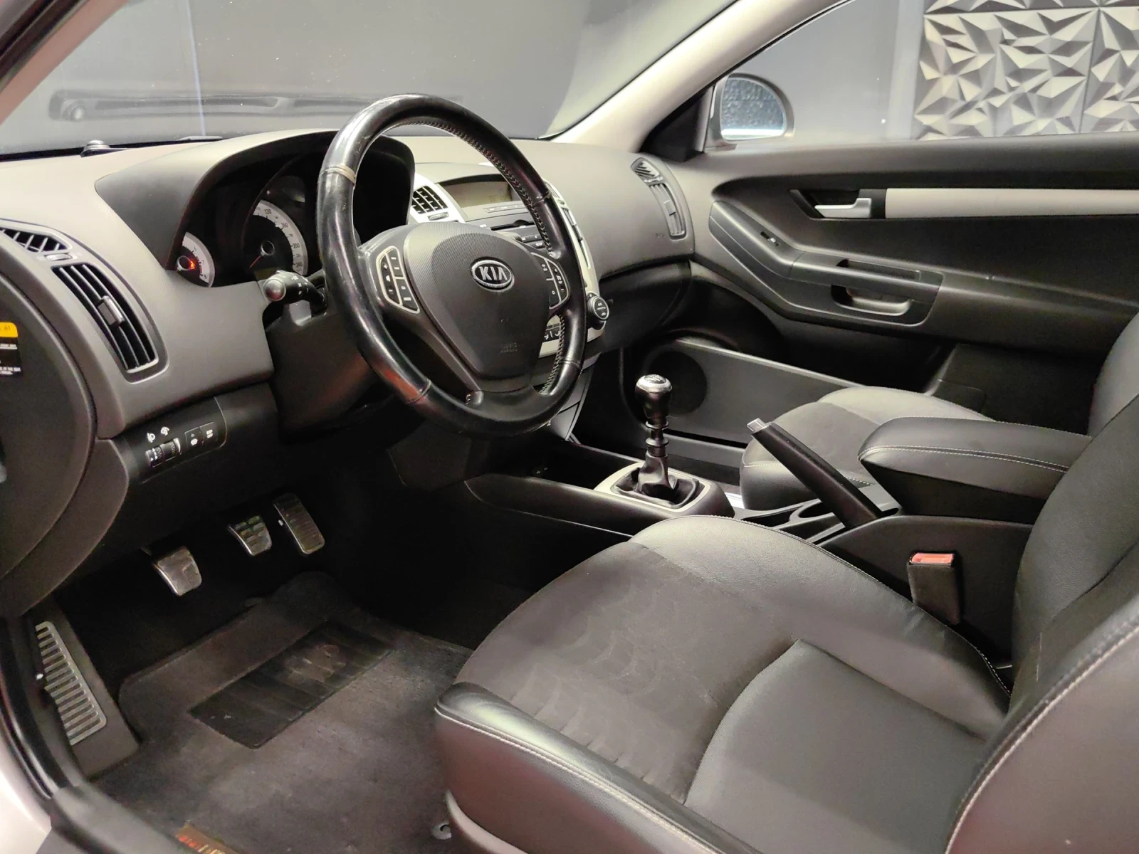 Kia Pro ceed 2.0 CVVT /ТЕМПОМАТ/ПОДГРЕВ/КЛИМА/ПЕРФЕКТНА - изображение 6