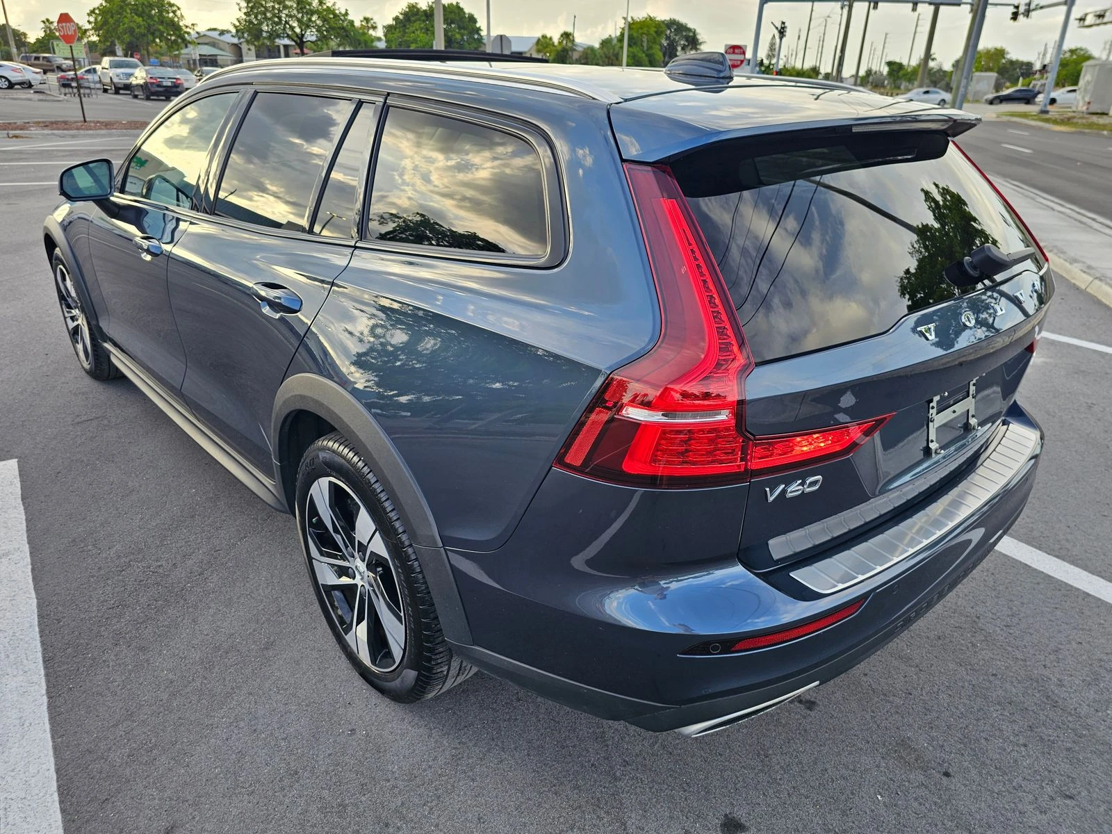 Volvo V60 Cross Country T5 - изображение 6