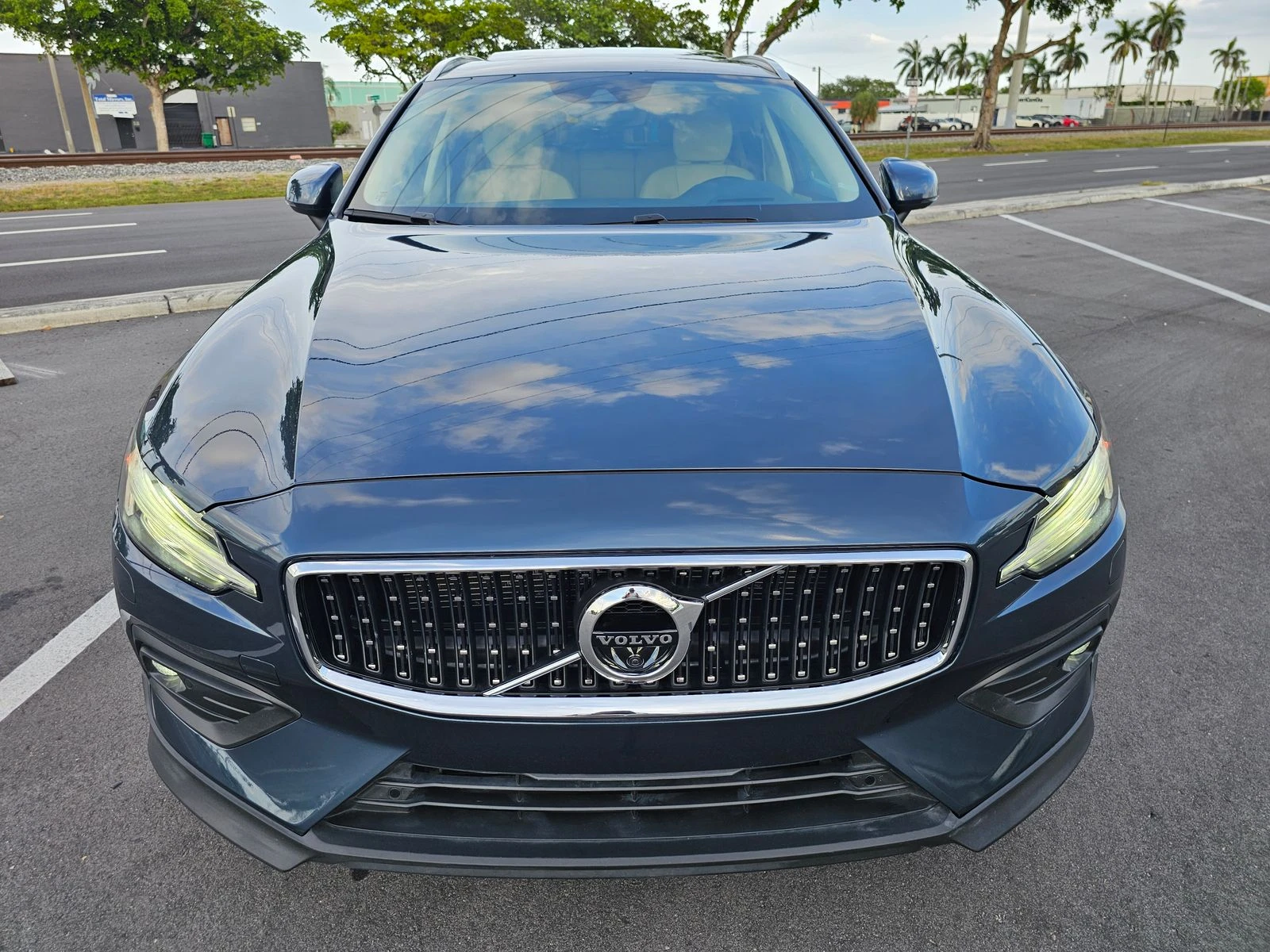 Volvo V60 Cross Country T5 - изображение 2