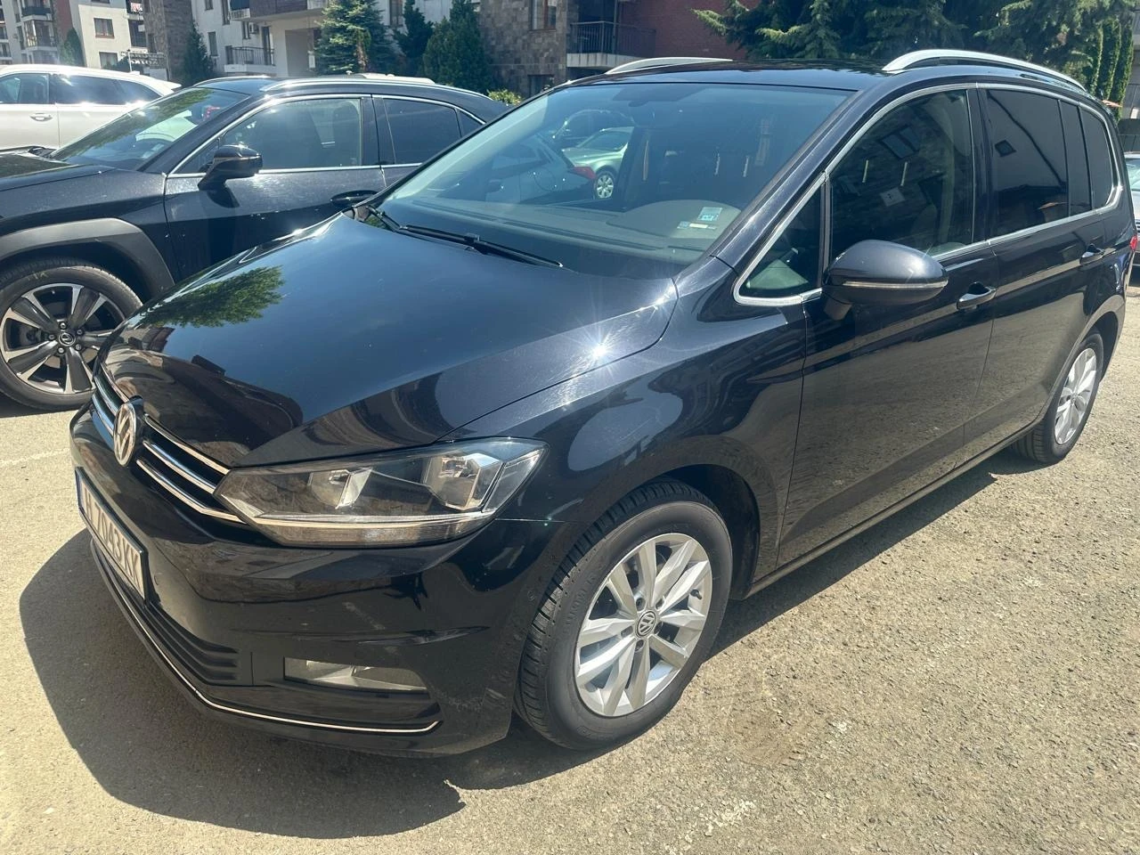 VW Touran 1.6 TDI, снимка 4 - Автомобили и джипове - 54349889