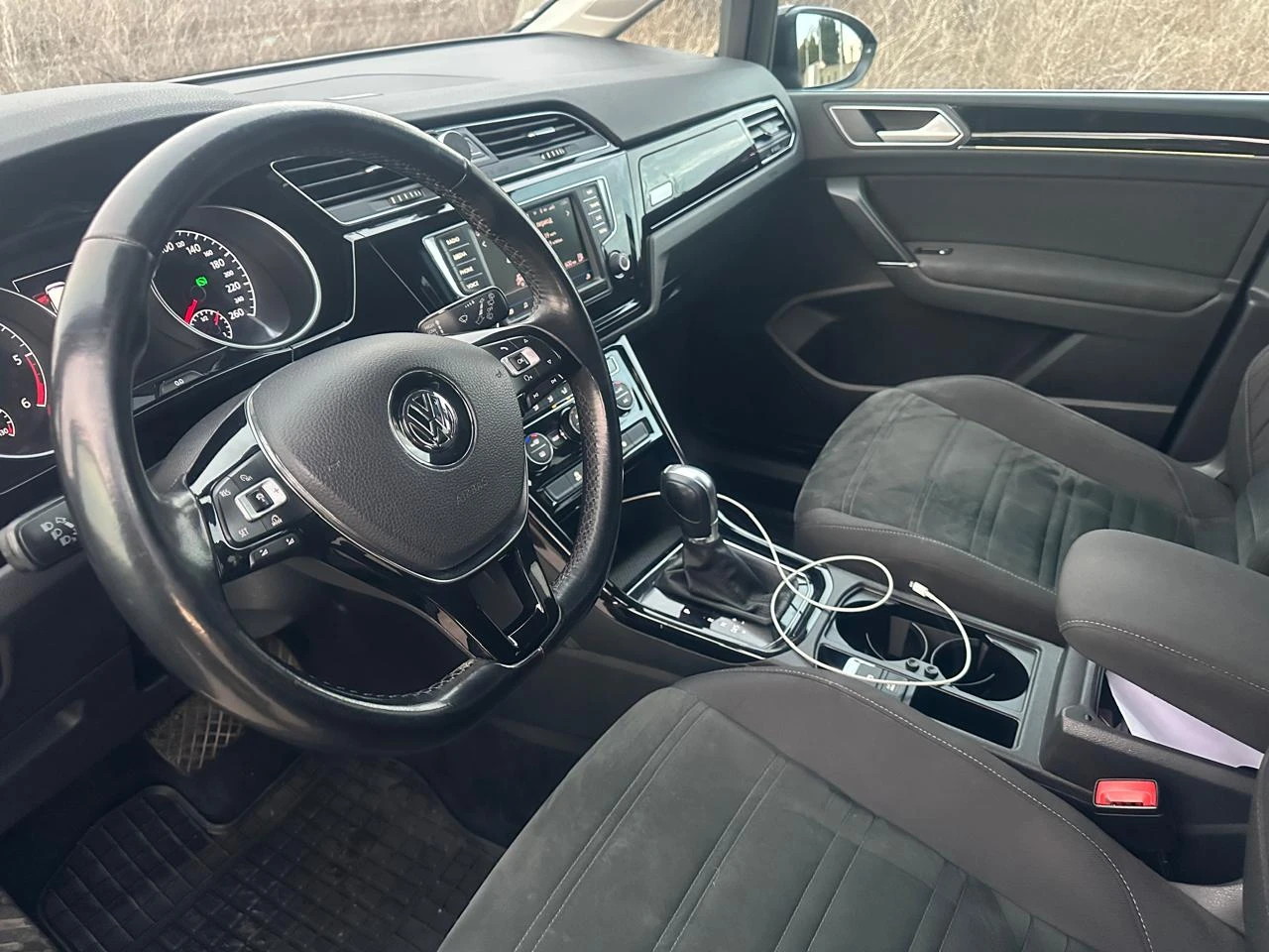 VW Touran 1.6 TDI, снимка 9 - Автомобили и джипове - 53926799