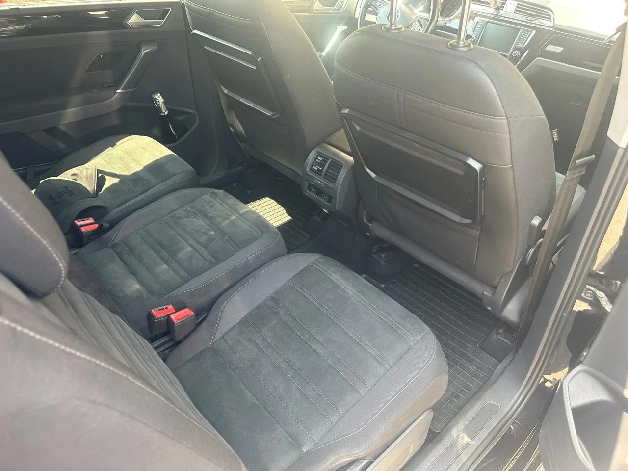 VW Touran 1.6 TDI, снимка 7 - Автомобили и джипове - 54349889