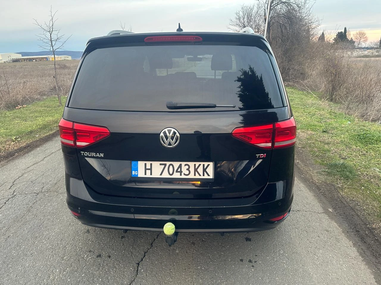 VW Touran 1.6 TDI, снимка 2 - Автомобили и джипове - 53926799