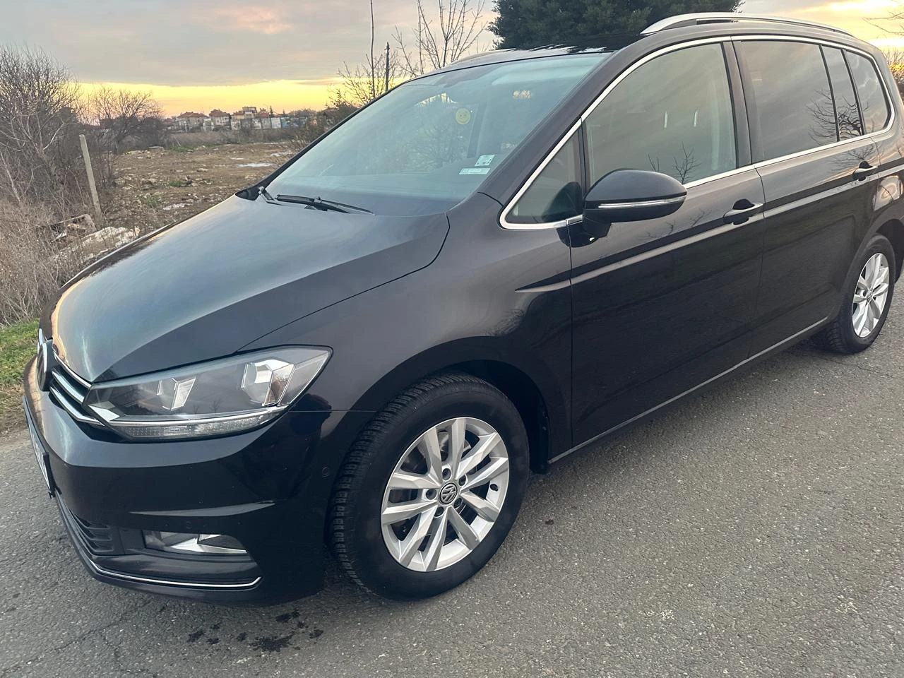 VW Touran 1.6 TDI, снимка 5 - Автомобили и джипове - 53926799
