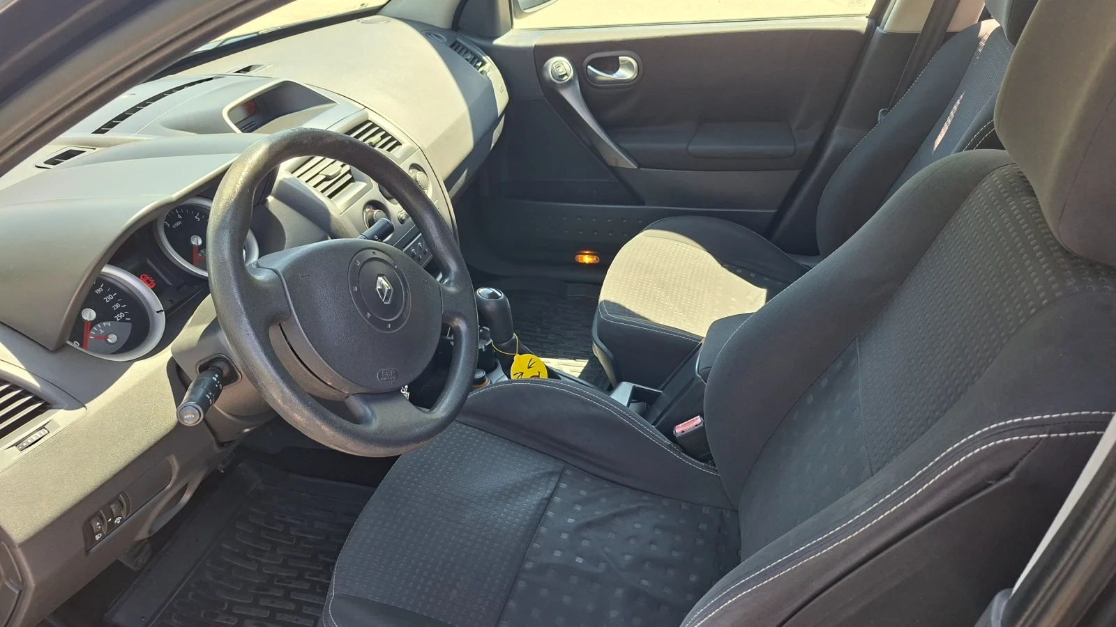 Renault Megane, снимка 10 - Автомобили и джипове - 54426883