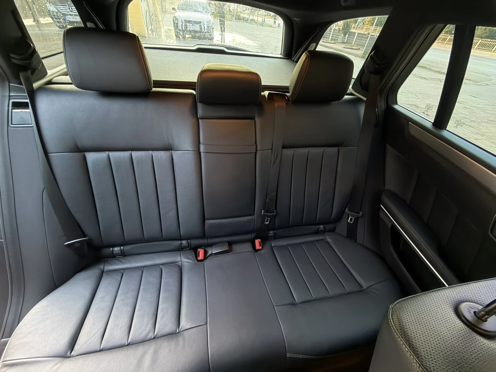 Mercedes-Benz E 350 E 350 / 4 Matic, снимка 16 - Автомобили и джипове - 54600065