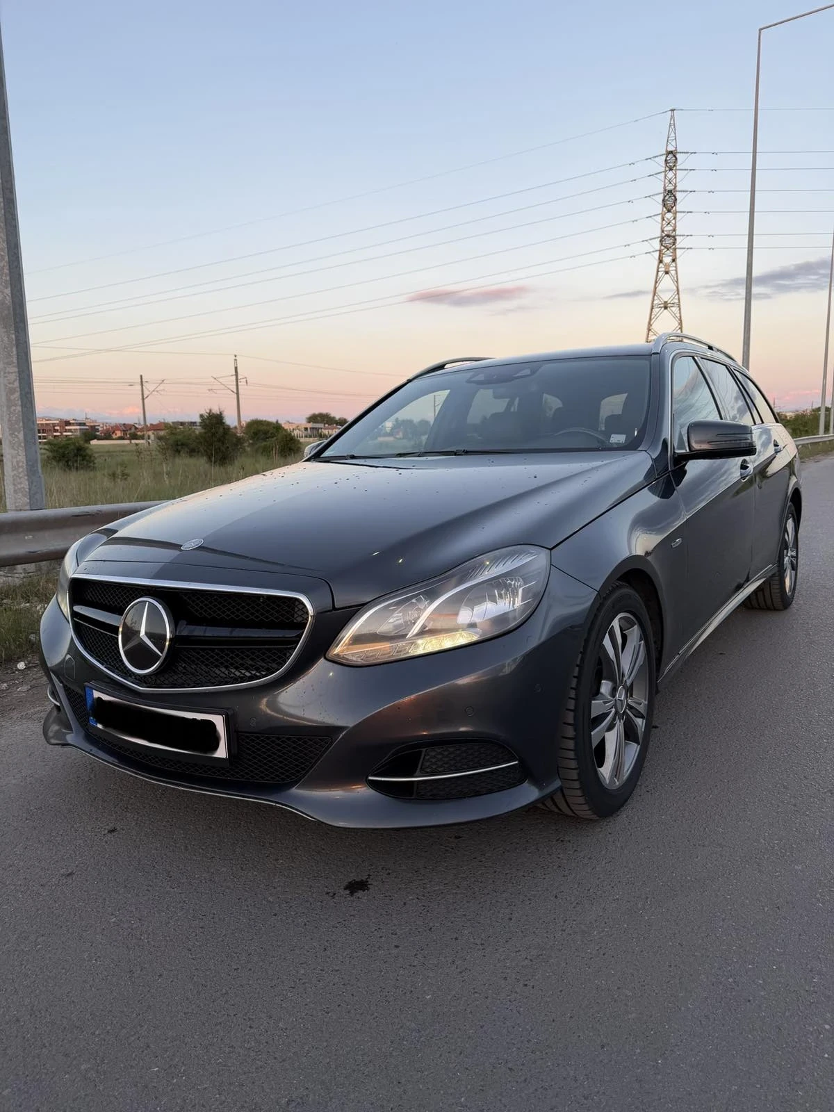 Mercedes-Benz E 350 E 350 / 4 Matic, снимка 2 - Автомобили и джипове - 54600065