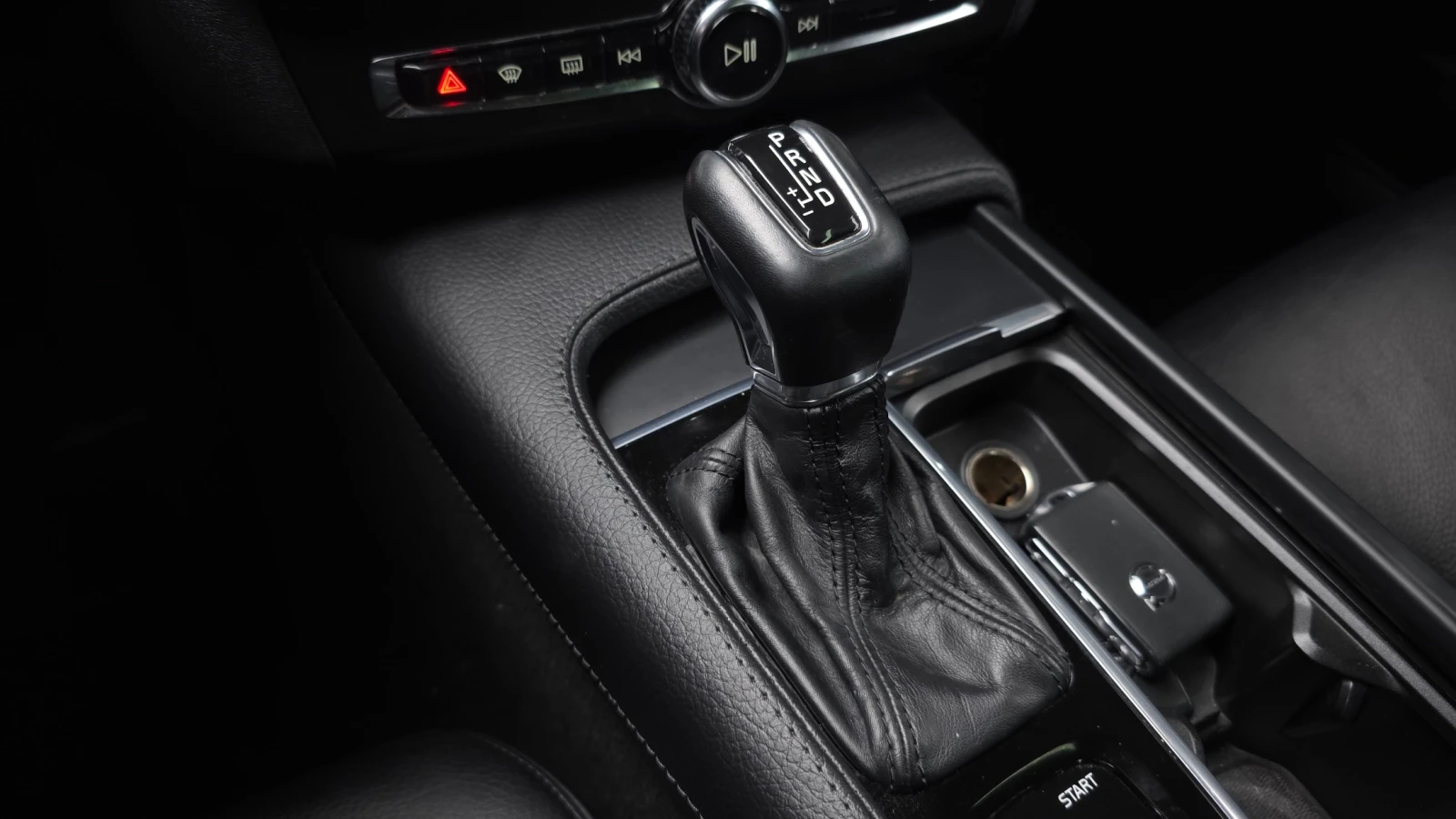 Volvo S90 D5 AWD Momentum, снимка 9 - Автомобили и джипове - 54931617