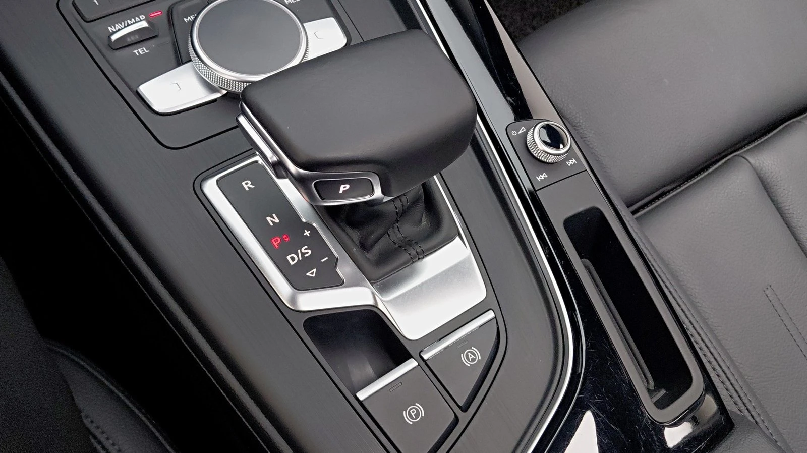 Audi A5 45 TFSI quattro* ЛЮК* KEYLESS* КРАЙНА ЦЕНА, снимка 16 - Автомобили и джипове - 55318882