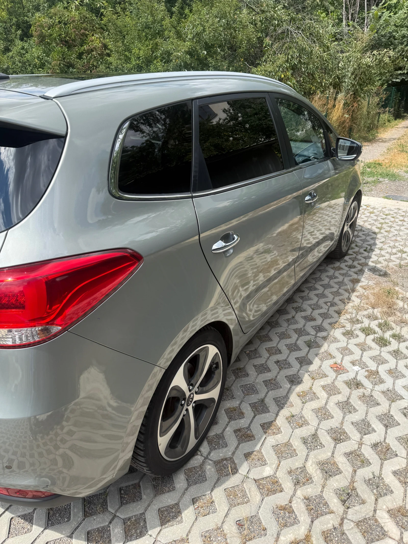 Kia Carens Full 6+ 1, снимка 3 - Автомобили и джипове - 55394378