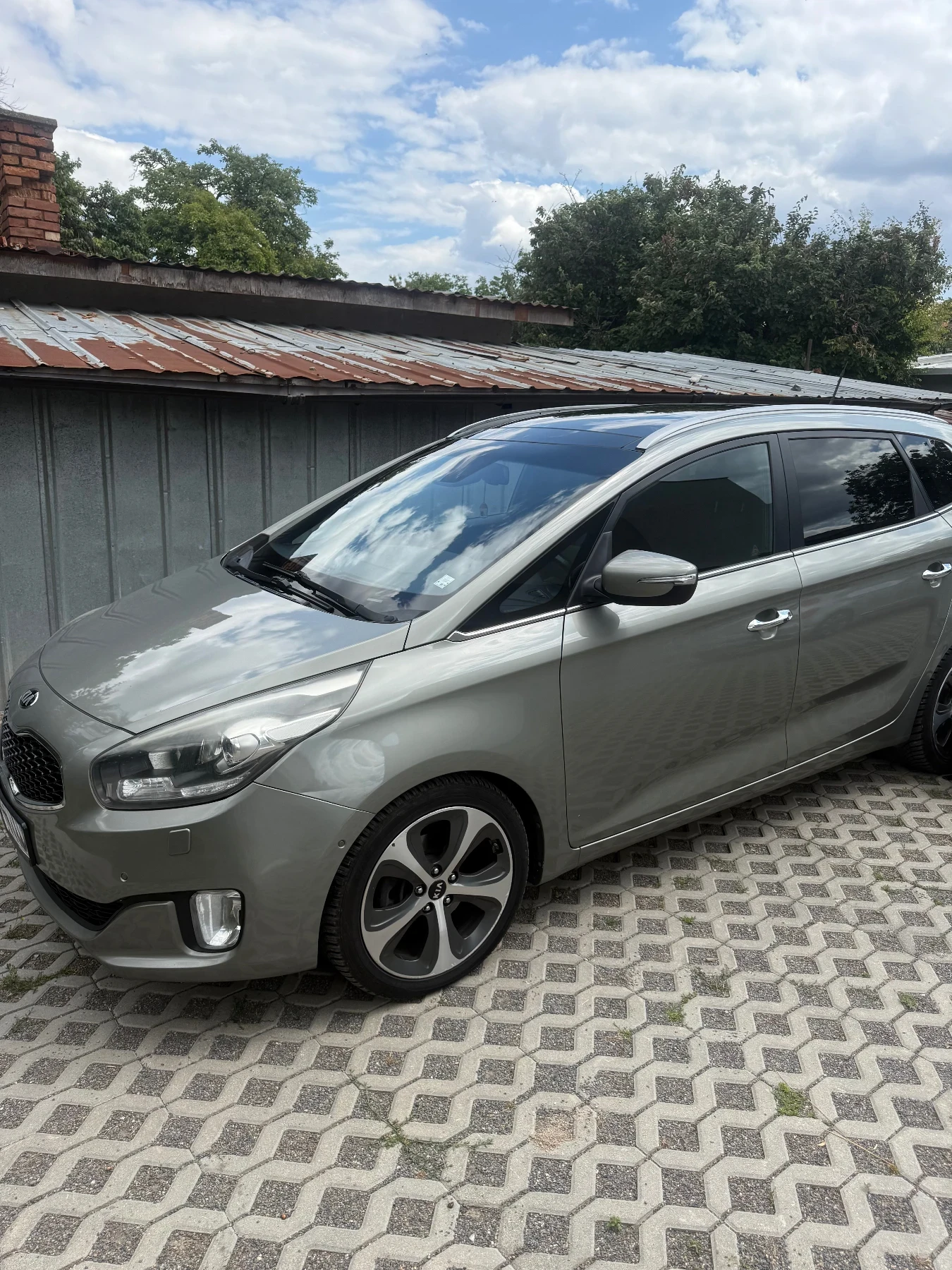 Kia Carens Full 6+ 1, снимка 2 - Автомобили и джипове - 55394378