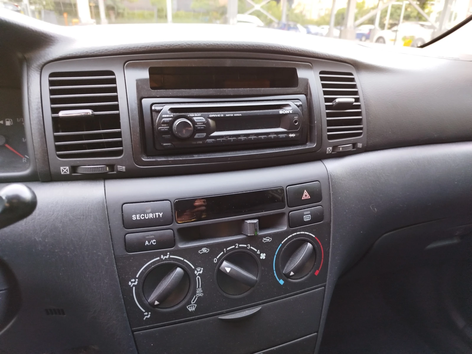 Toyota Corolla 1.4 VVT-i (E120), снимка 9 - Автомобили и джипове - 55534069