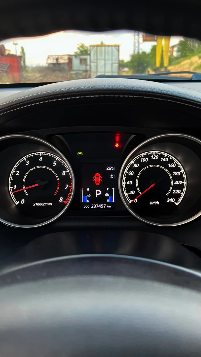 Mitsubishi Outlander + 4 броя зимни гуми, снимка 8 - Автомобили и джипове - 51629585