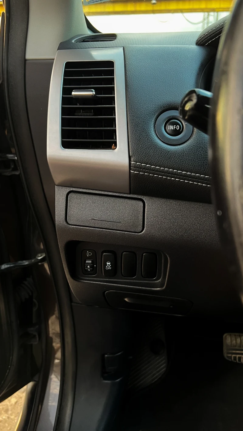 Mitsubishi Outlander + 4 броя зимни гуми, снимка 13 - Автомобили и джипове - 51629585