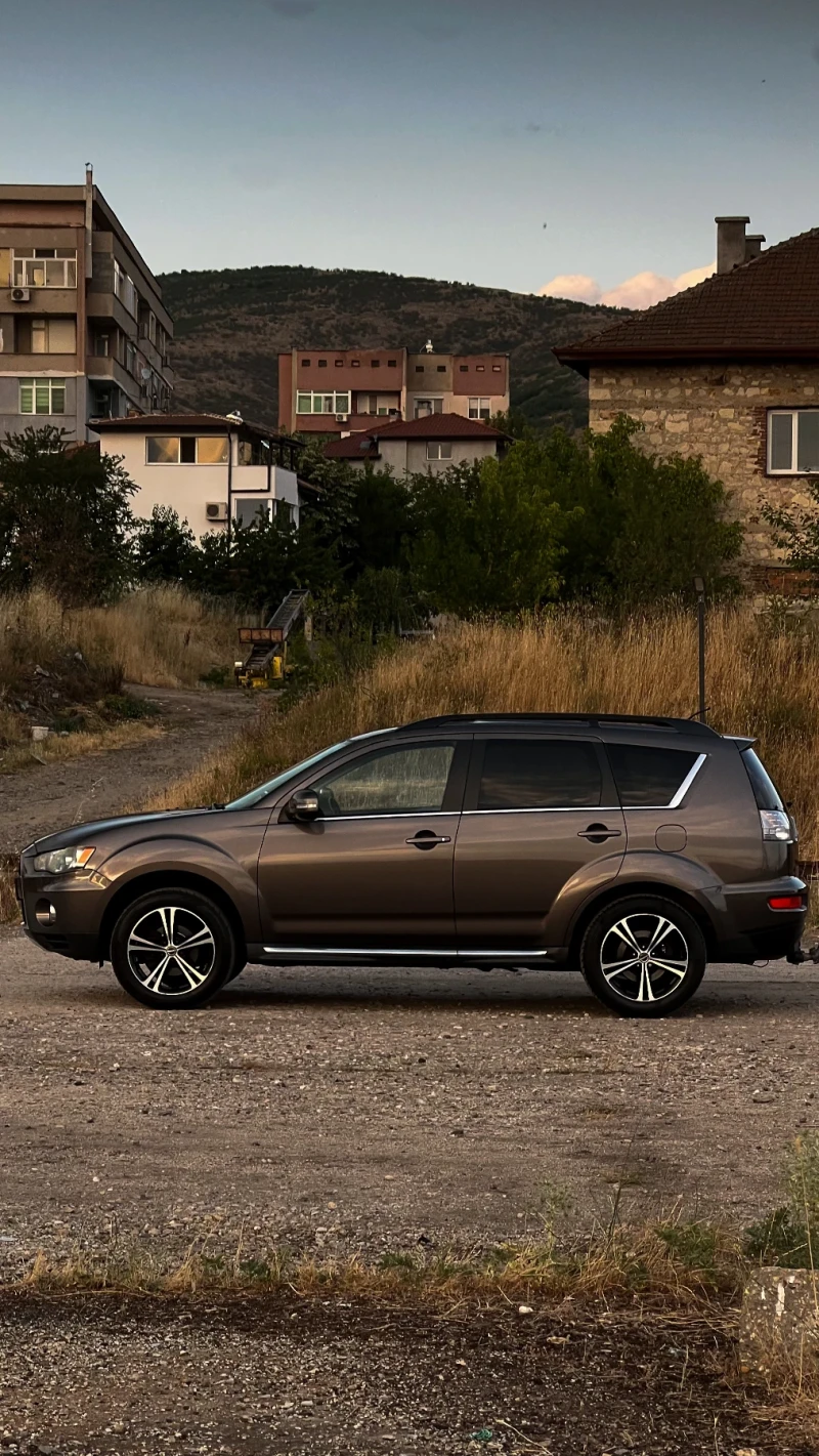 Mitsubishi Outlander + 4 броя зимни гуми, снимка 3 - Автомобили и джипове - 51629585