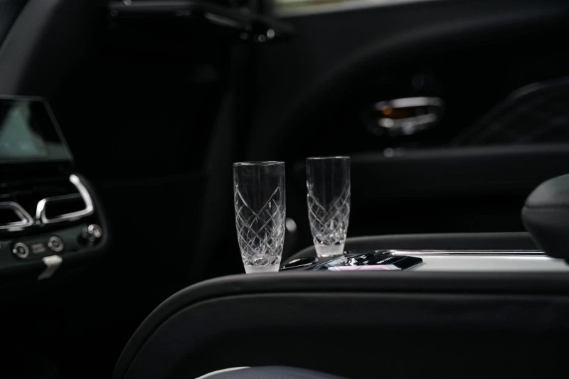 Bentley Bentayga V8/LONG/MULLINER/4-SEATS/TV/NAIM/PANO/, снимка 16 - Автомобили и джипове - 52280711