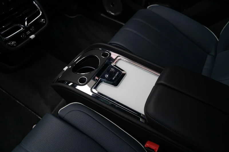 Bentley Bentayga V8/LONG/MULLINER/4-SEATS/TV/NAIM/PANO/, снимка 15 - Автомобили и джипове - 52280711