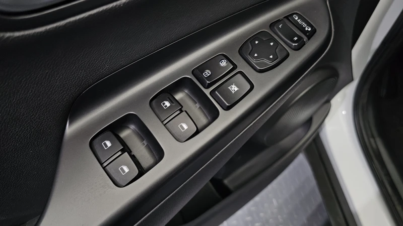 Hyundai Kona 2.0 2WD SMART autogeorge.com, снимка 11 - Автомобили и джипове - 52391887