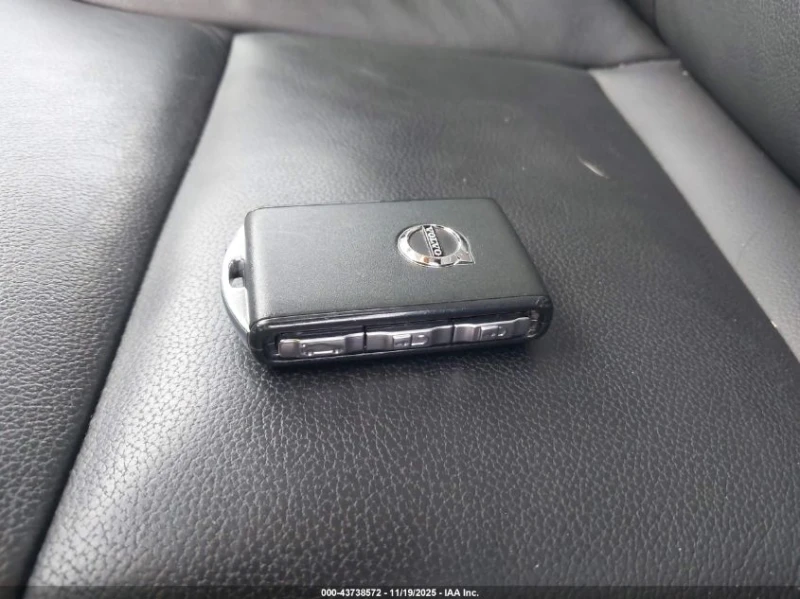 Volvo XC40 2L I4   N All Wheel Drive, снимка 3 - Автомобили и джипове - 53095616