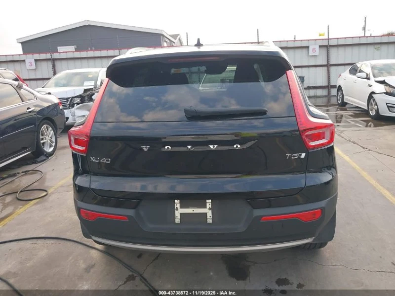 Volvo XC40 2L I4   N All Wheel Drive, снимка 8 - Автомобили и джипове - 53095616