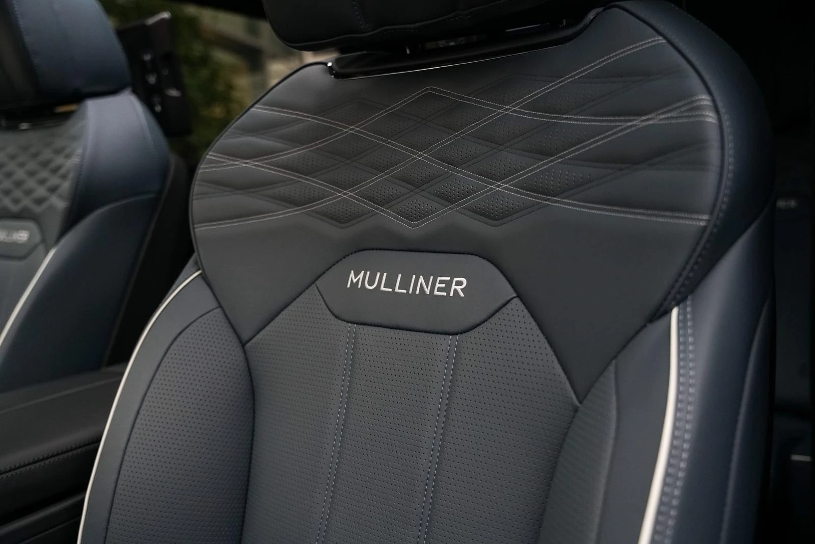 Bentley Bentayga V8/LONG/MULLINER/4-SEATS/TV/NAIM/PANO/ - изображение 9