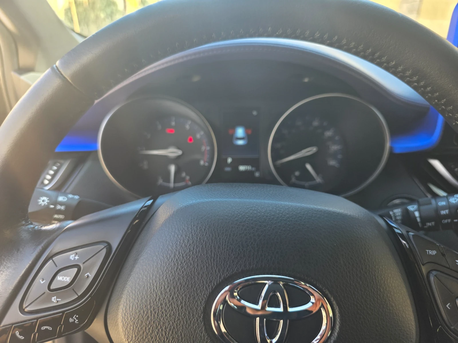 Toyota C-HR XLE edition, снимка 6 - Автомобили и джипове - 54098916