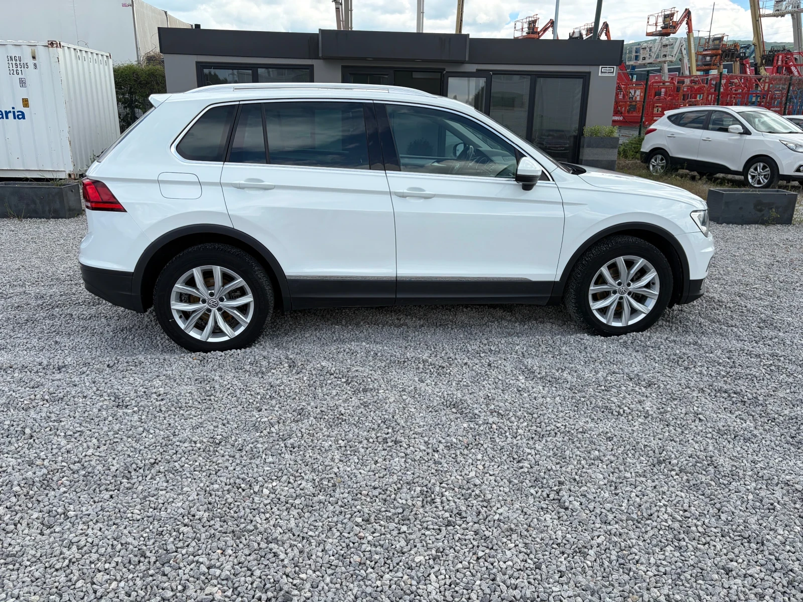 VW Tiguan 2.0TDI-150k.c. 4motion /АВТОМАТИК/, снимка 7 - Автомобили и джипове - 54579533