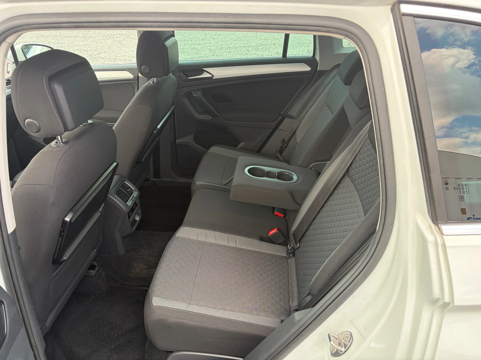 VW Tiguan 2.0TDI-150k.c. 4motion /АВТОМАТИК/, снимка 14 - Автомобили и джипове - 54579533