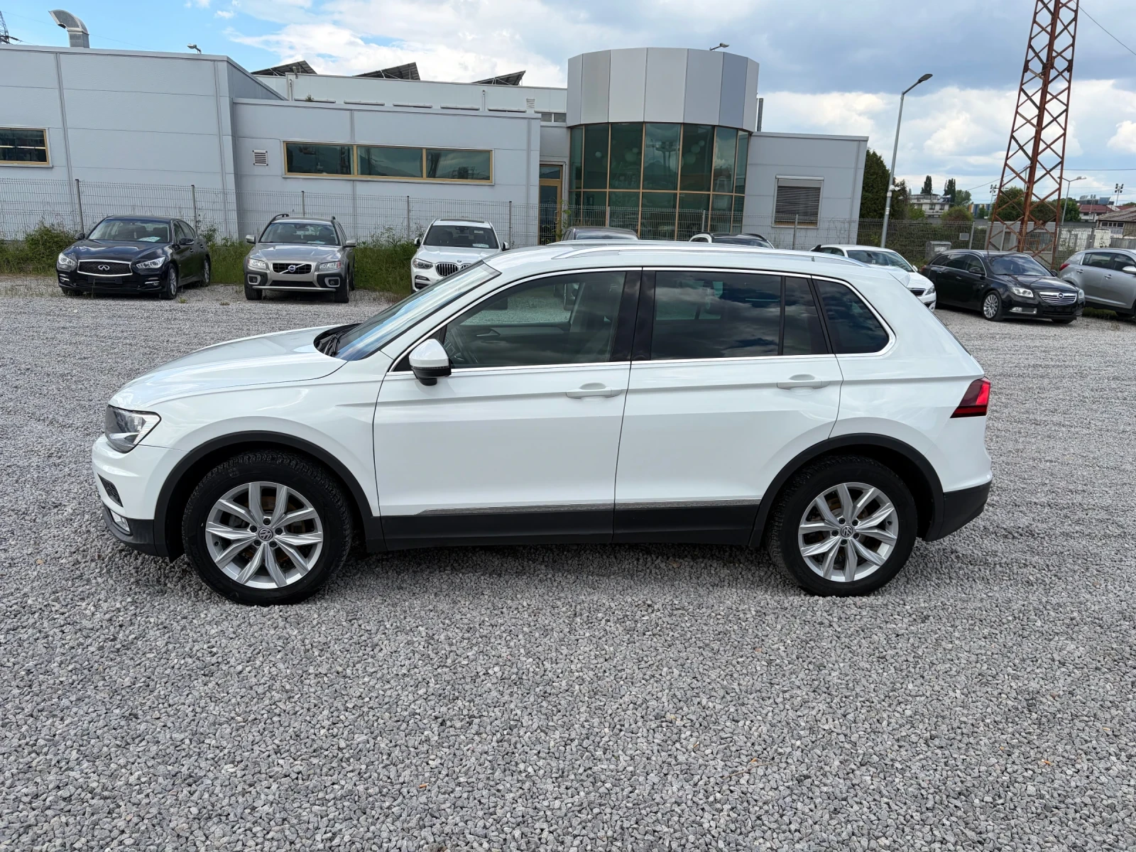VW Tiguan 2.0TDI-150k.c. 4motion /АВТОМАТИК/, снимка 3 - Автомобили и джипове - 54579533