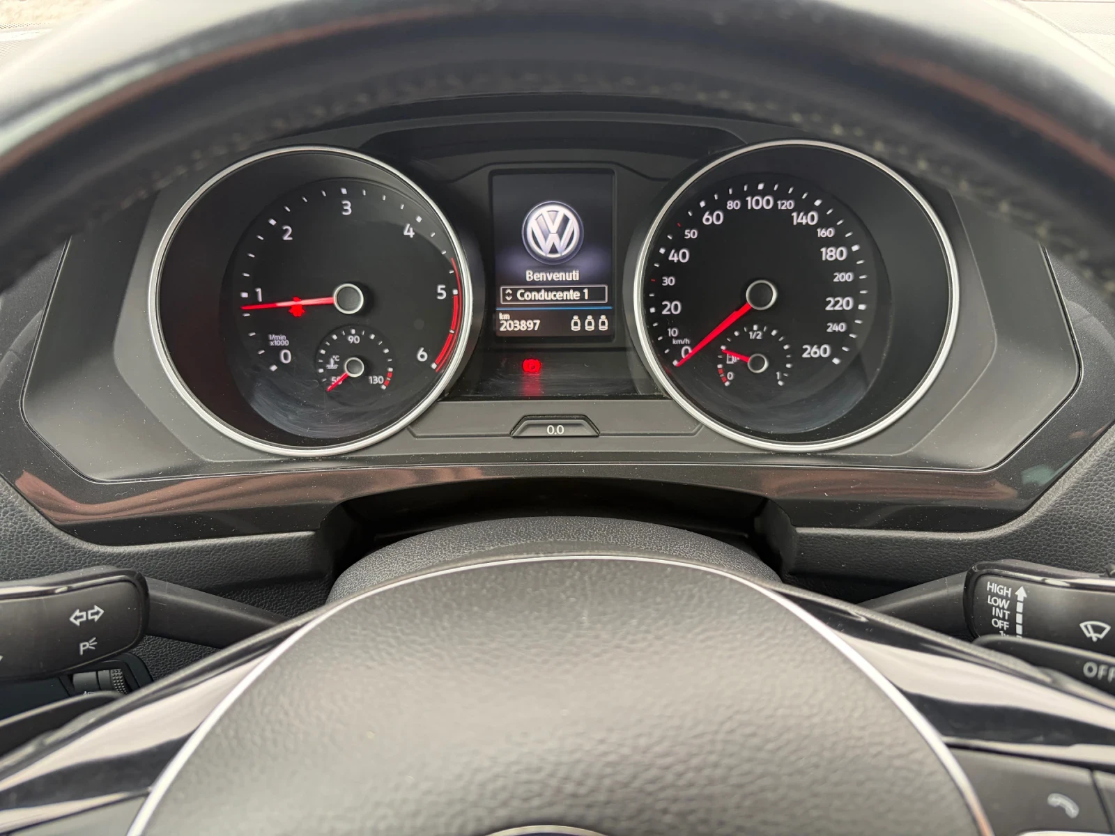 VW Tiguan 2.0TDI-150k.c. 4motion /АВТОМАТИК/, снимка 11 - Автомобили и джипове - 54579533