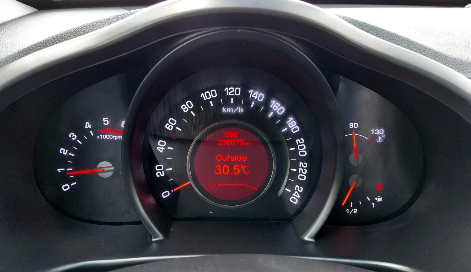 Kia Sportage 2.0CRDi * 4x4 * Навигация* Камера* Теглич* , снимка 12 - Автомобили и джипове - 55308349
