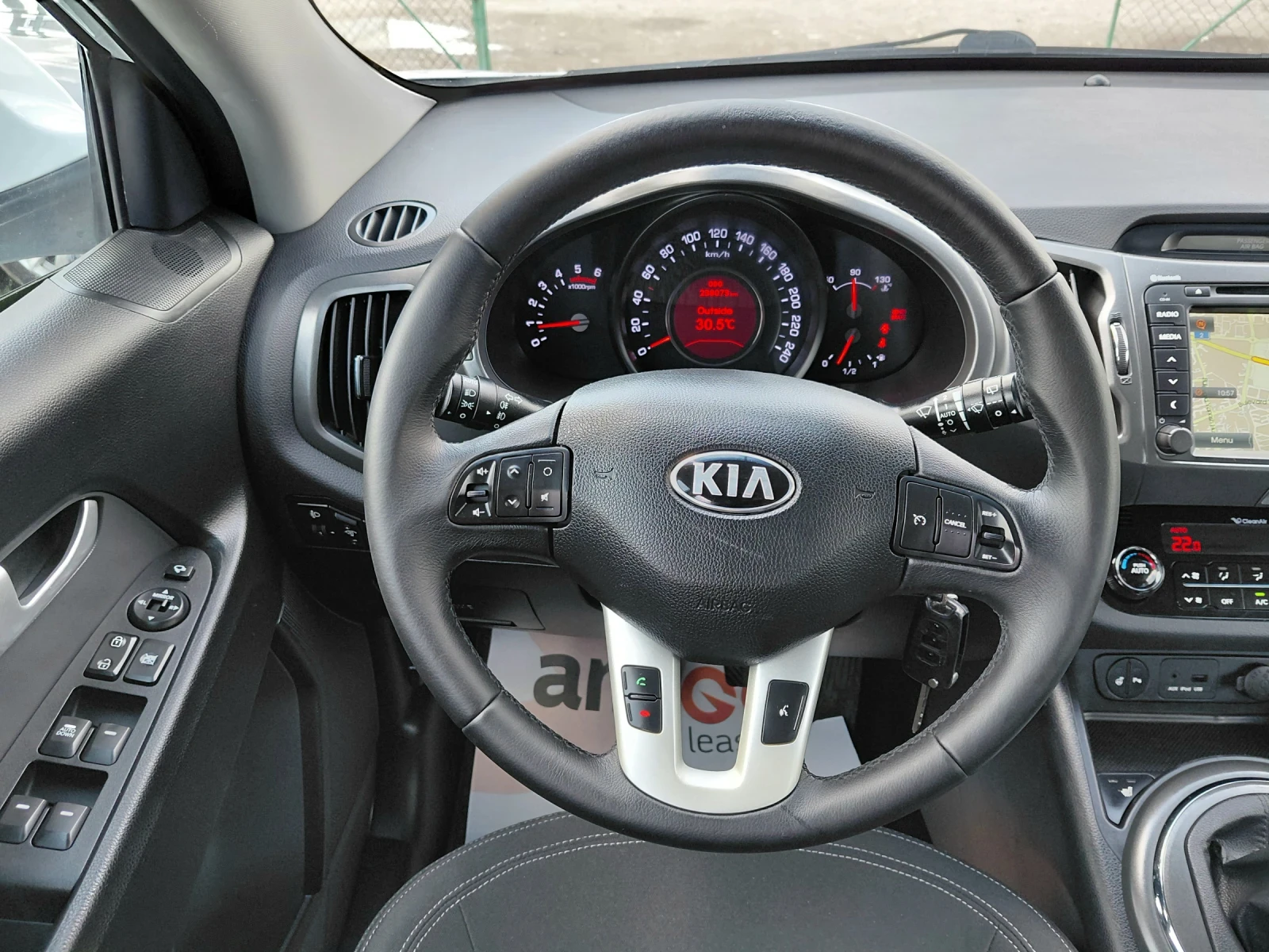 Kia Sportage 2.0CRDi * 4x4 * Навигация* Камера* Теглич* , снимка 10 - Автомобили и джипове - 55308349