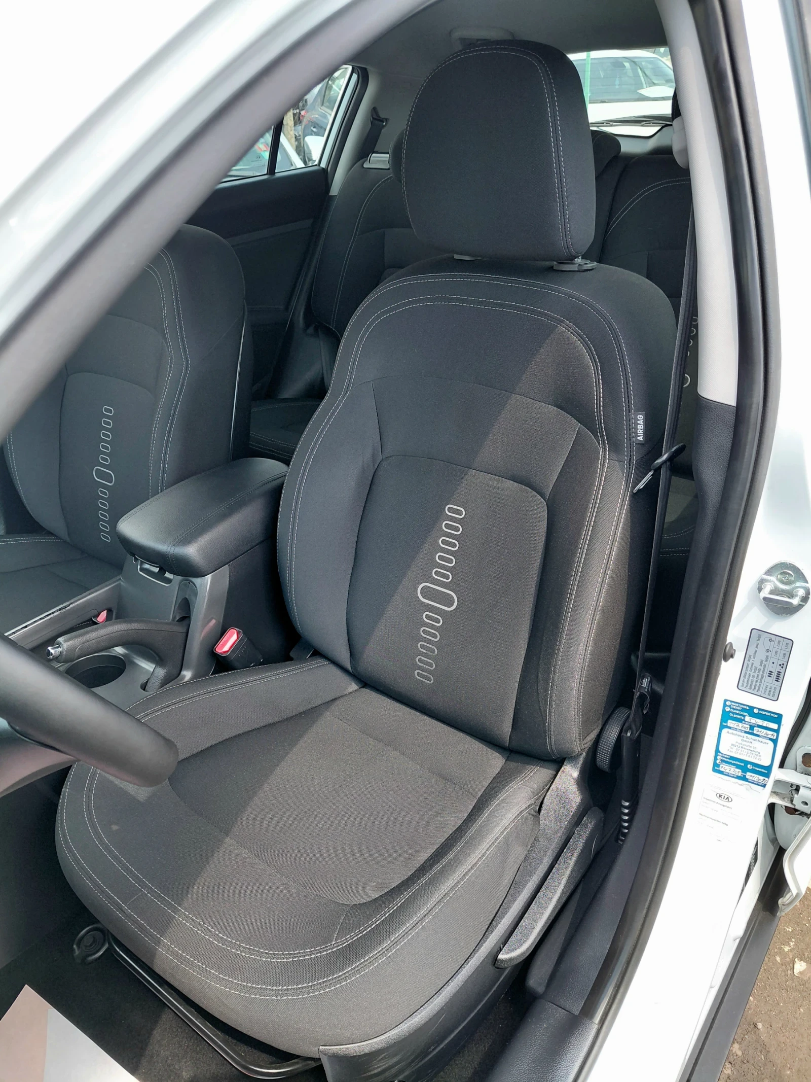 Kia Sportage 2.0CRDi * 4x4 * Навигация* Камера* Теглич* , снимка 7 - Автомобили и джипове - 55308349