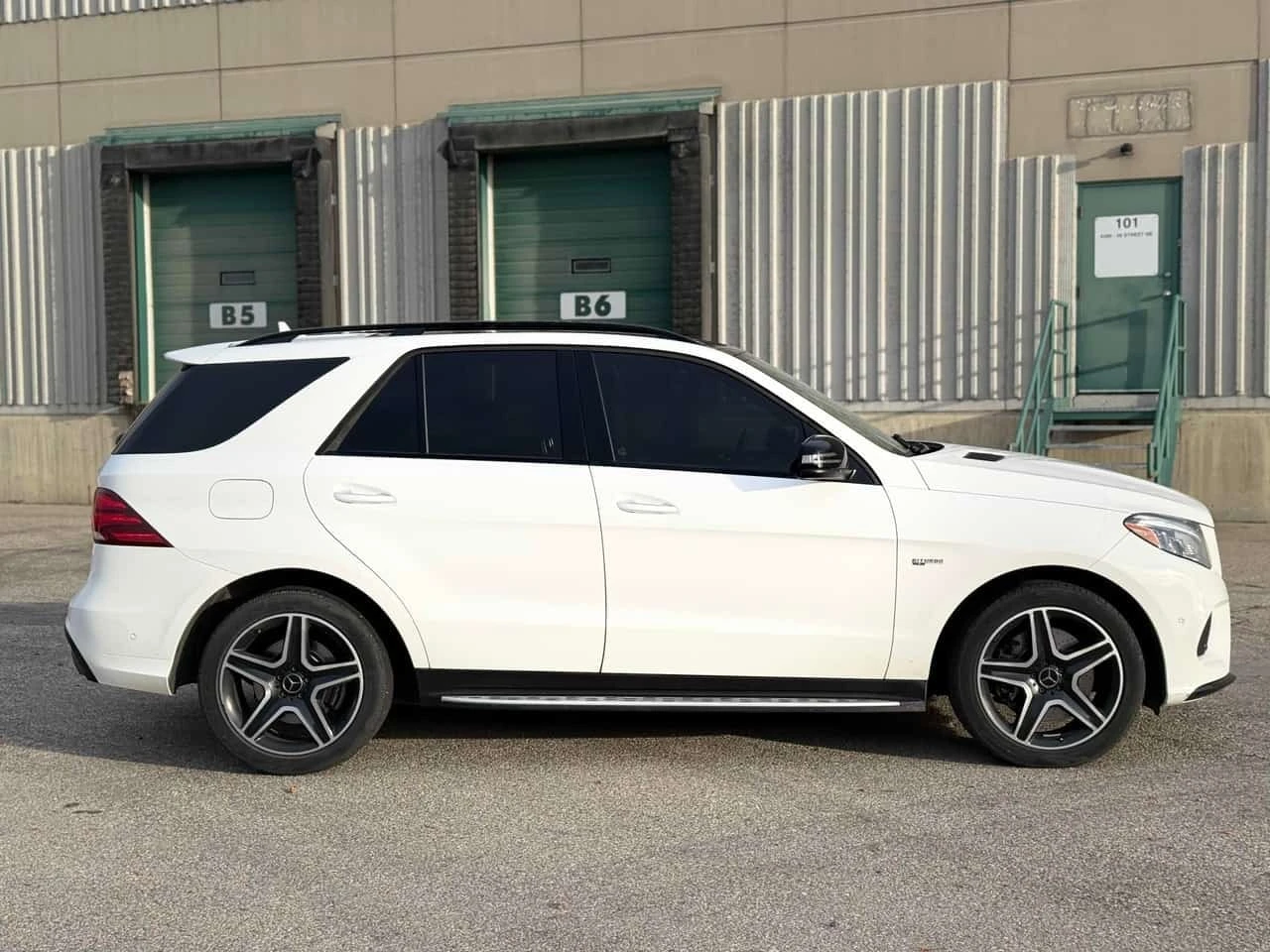 Mercedes-Benz GLE 43 AMG * CARFAX * ОПЦИЯ ЗА ФИНАНСИРАНЕ * , снимка 3 - Автомобили и джипове - 56202348