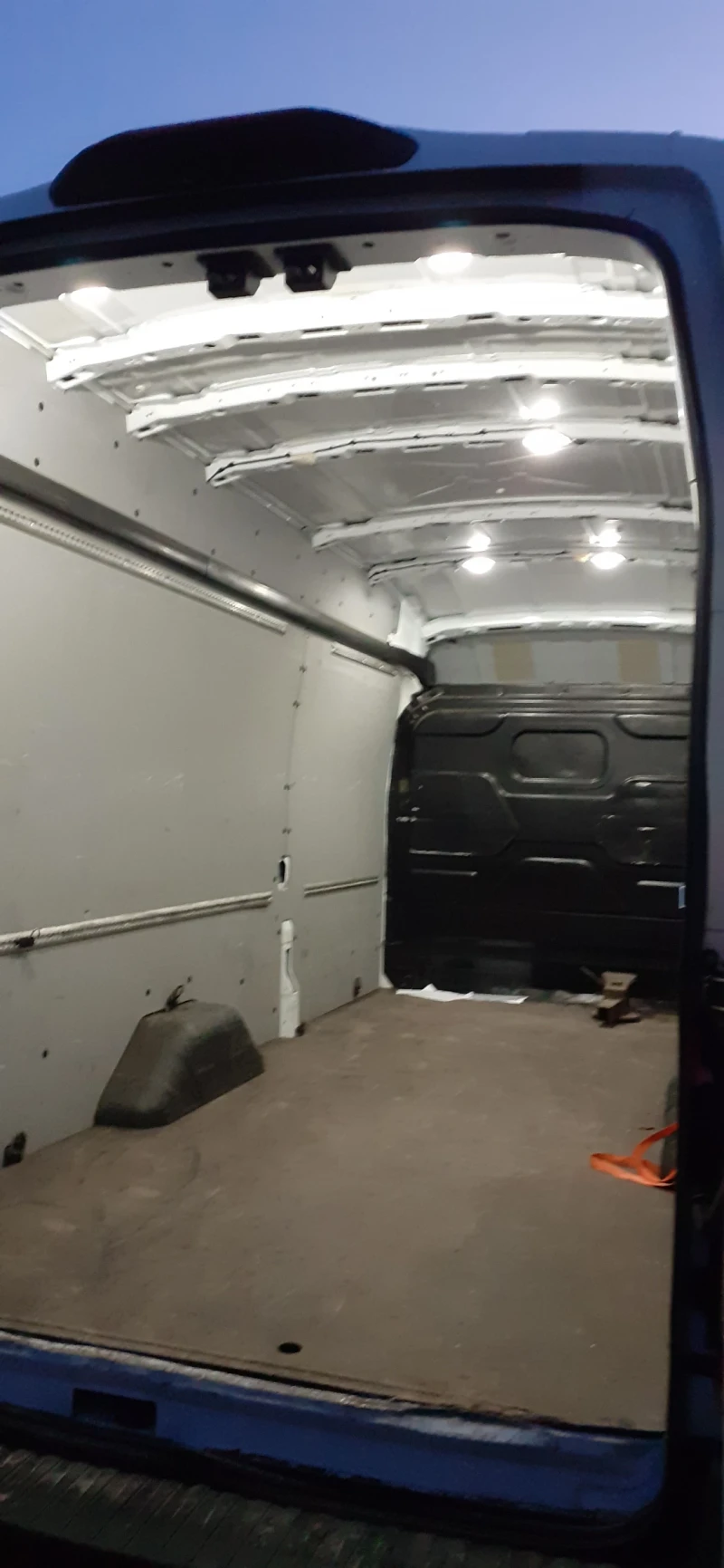 Ford Transit 2, 0 EcoBlue , Maxi  Товарен , снимка 10 - Бусове и автобуси - 52544148