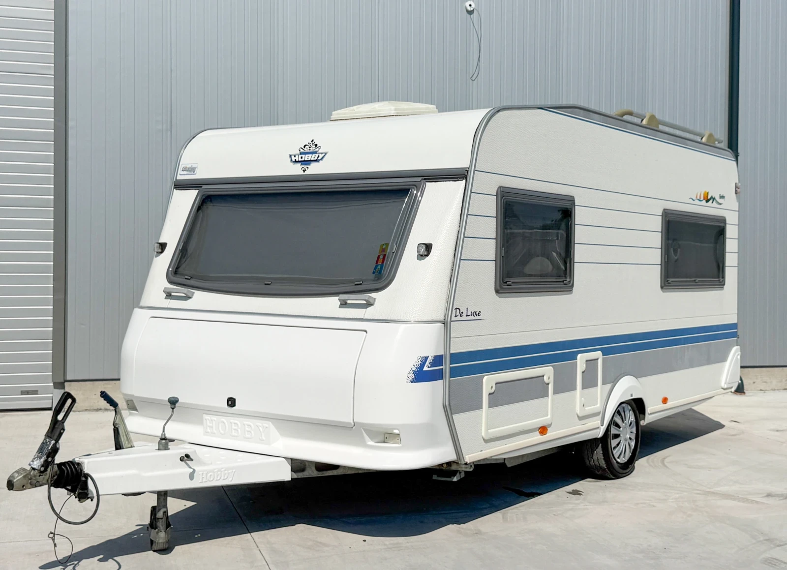 Каравана Hobby 440 DeLuxe+ форселт, снимка 2 - Каравани и кемпери - 55105066