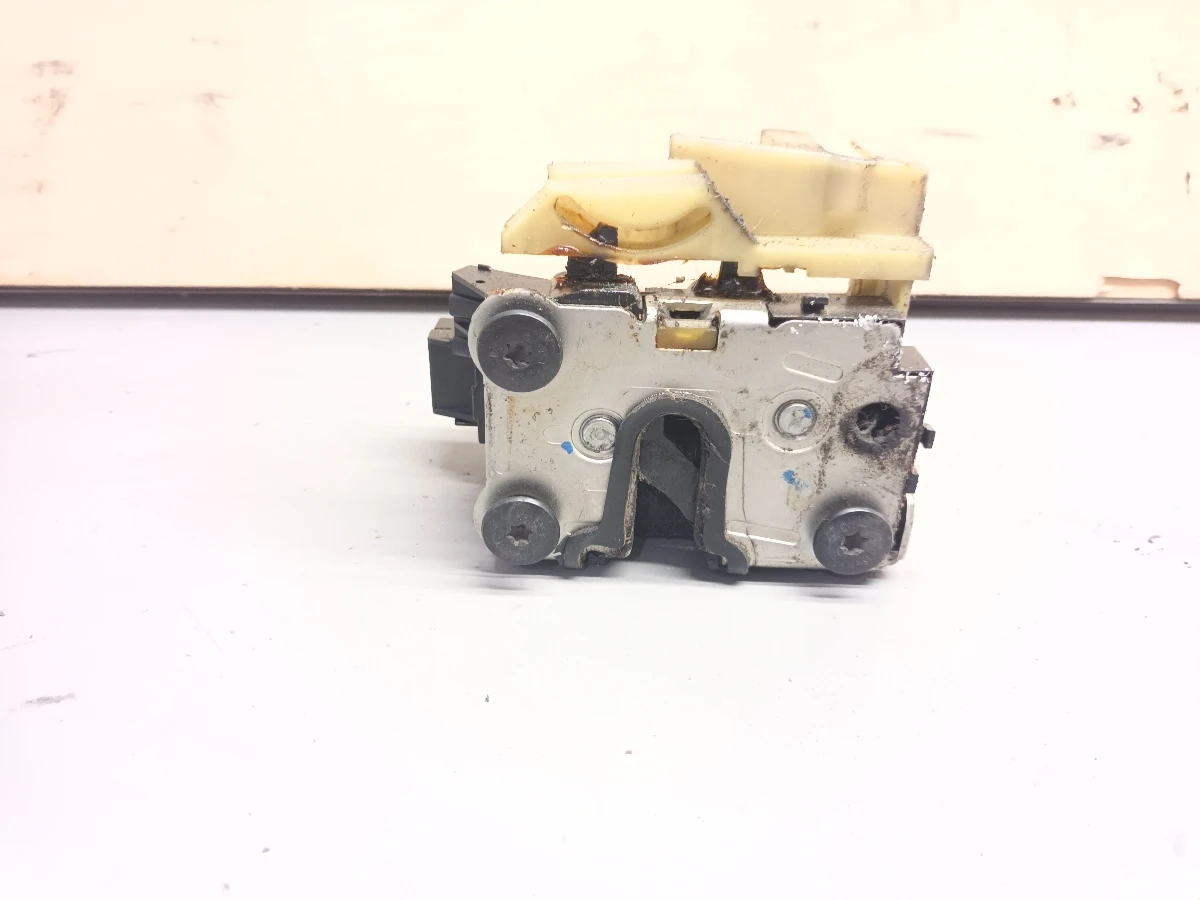 брава предна лява Дачия Докер 1,5дци в