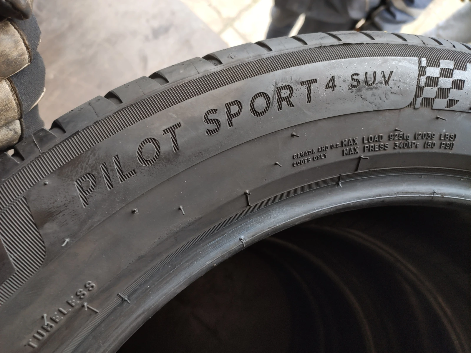 Гуми Летни 235/55R19, снимка 8 - Гуми и джанти - 55478877