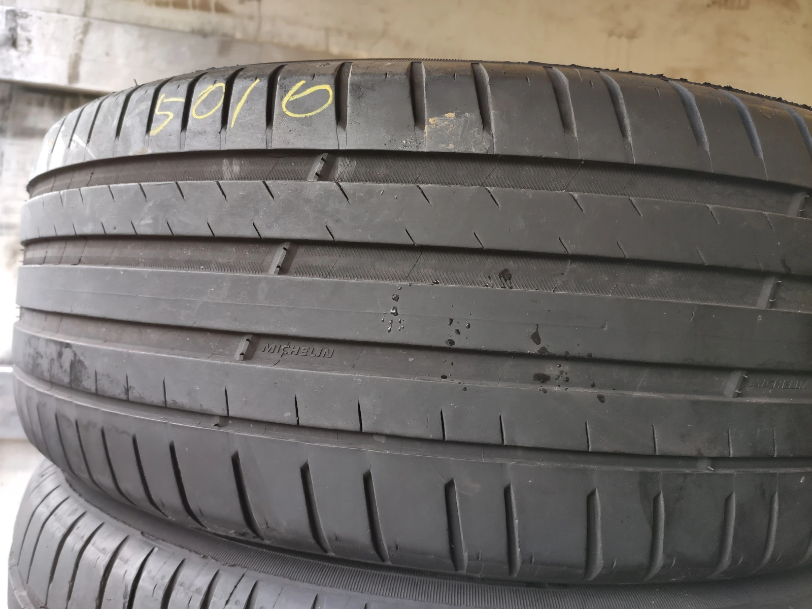Гуми Летни 235/55R19, снимка 3 - Гуми и джанти - 55478877