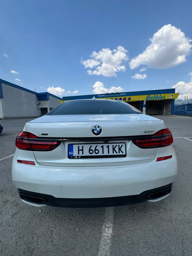 BMW 750 i xDrive * ВЪЗМОЖЕН ЛИЗИНГ* РЕАЛНИ КИЛОМЕТРИ* , снимка 3 - Автомобили и джипове - 47014396