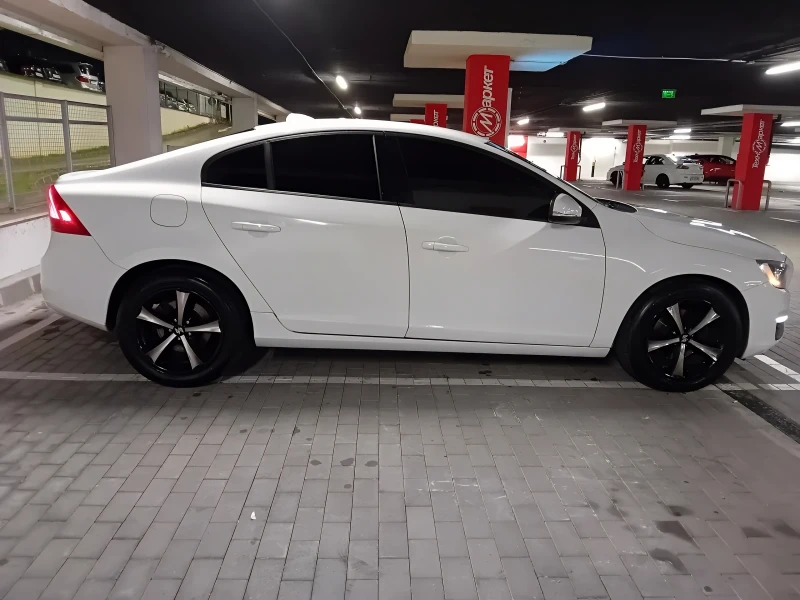 Volvo S60 D3 Facelift , снимка 8 - Автомобили и джипове - 48503032