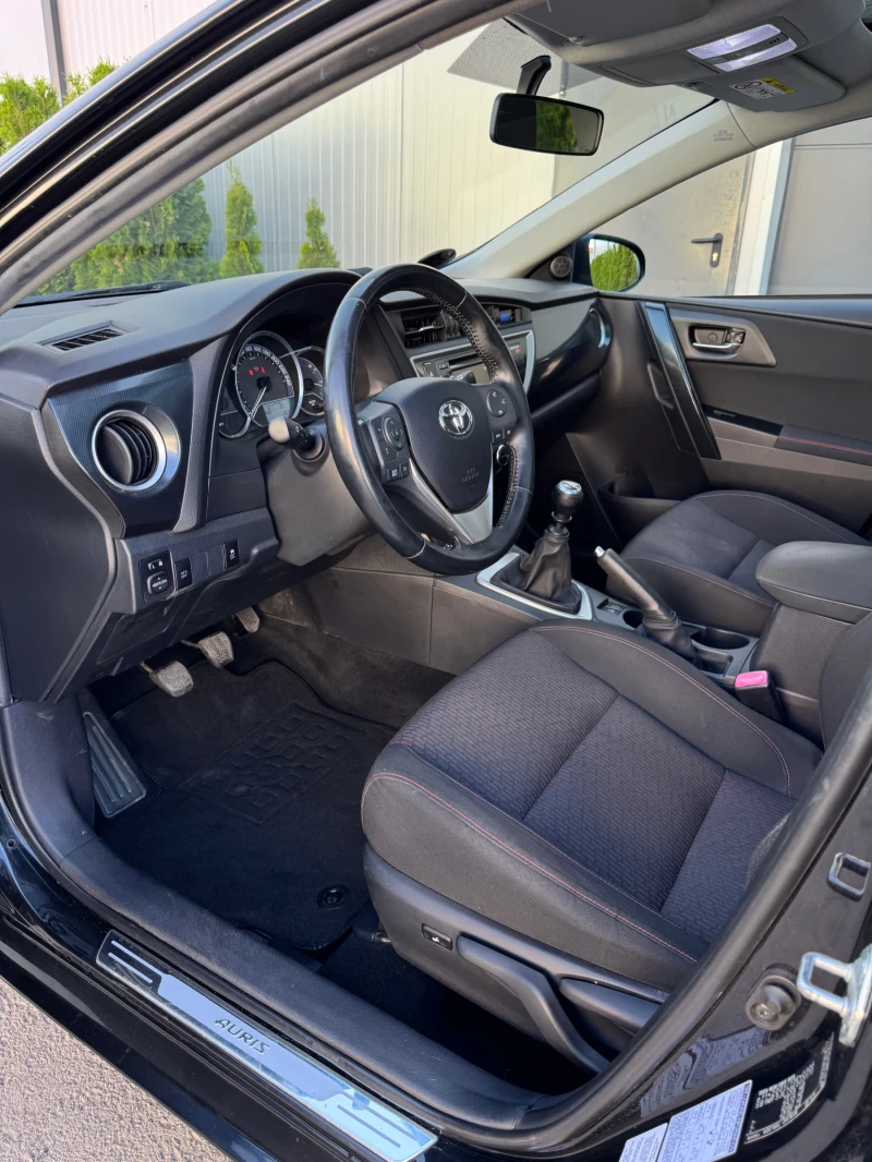 Toyota Auris 2.0D4D PANO, снимка 12 - Автомобили и джипове - 50157121